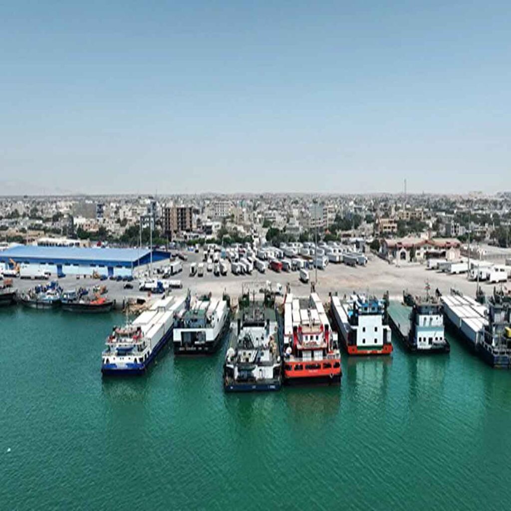 بندر نزدیک به دبی